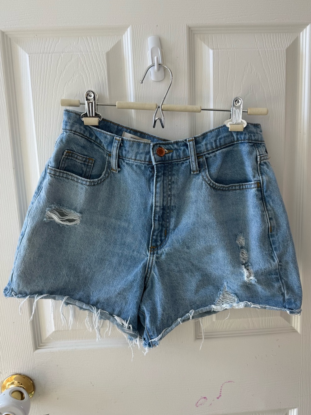 Universal Thread Boyfriend Denim Shorts Size 8 Distressed High Rise Cutoff